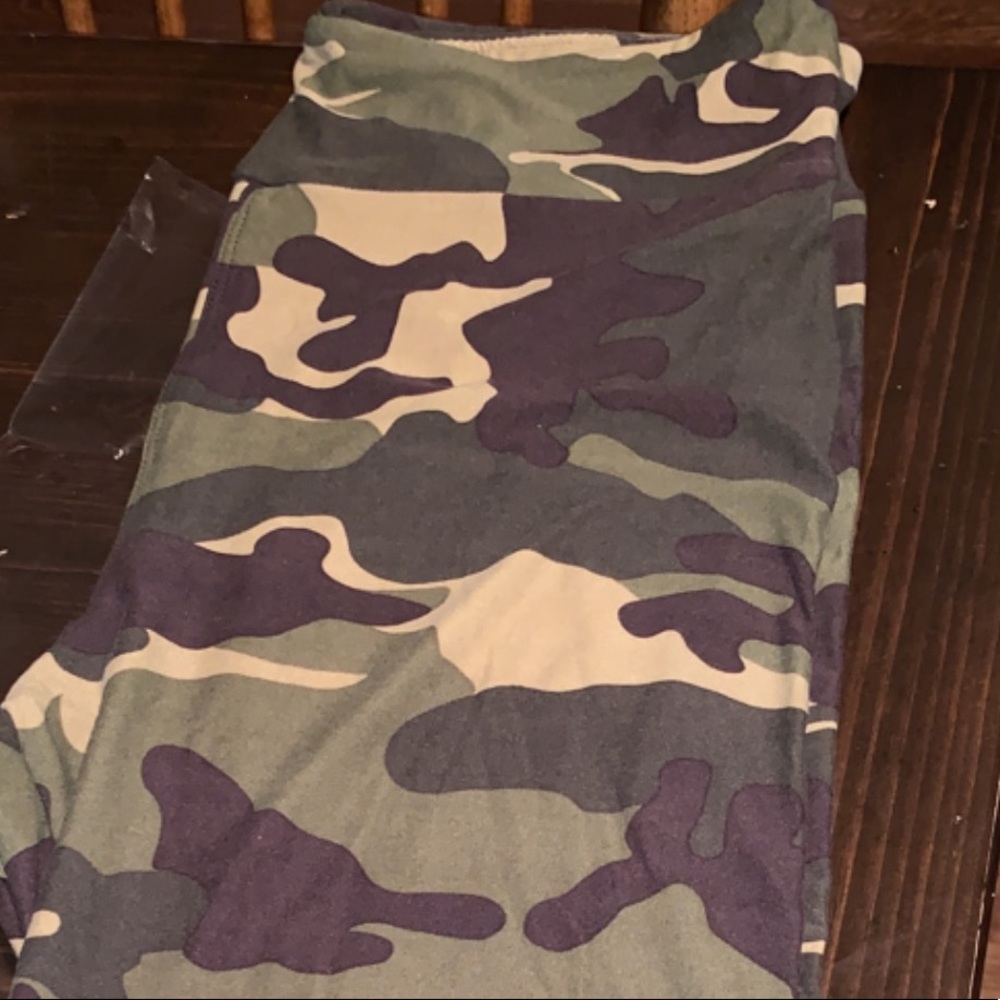 Authentic LulaRoe T/C camo leggings